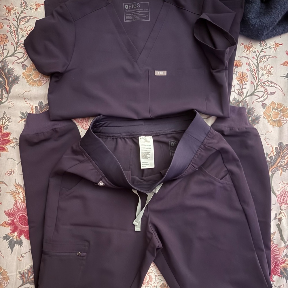 Figs Women's Deep Purple Jogger Set